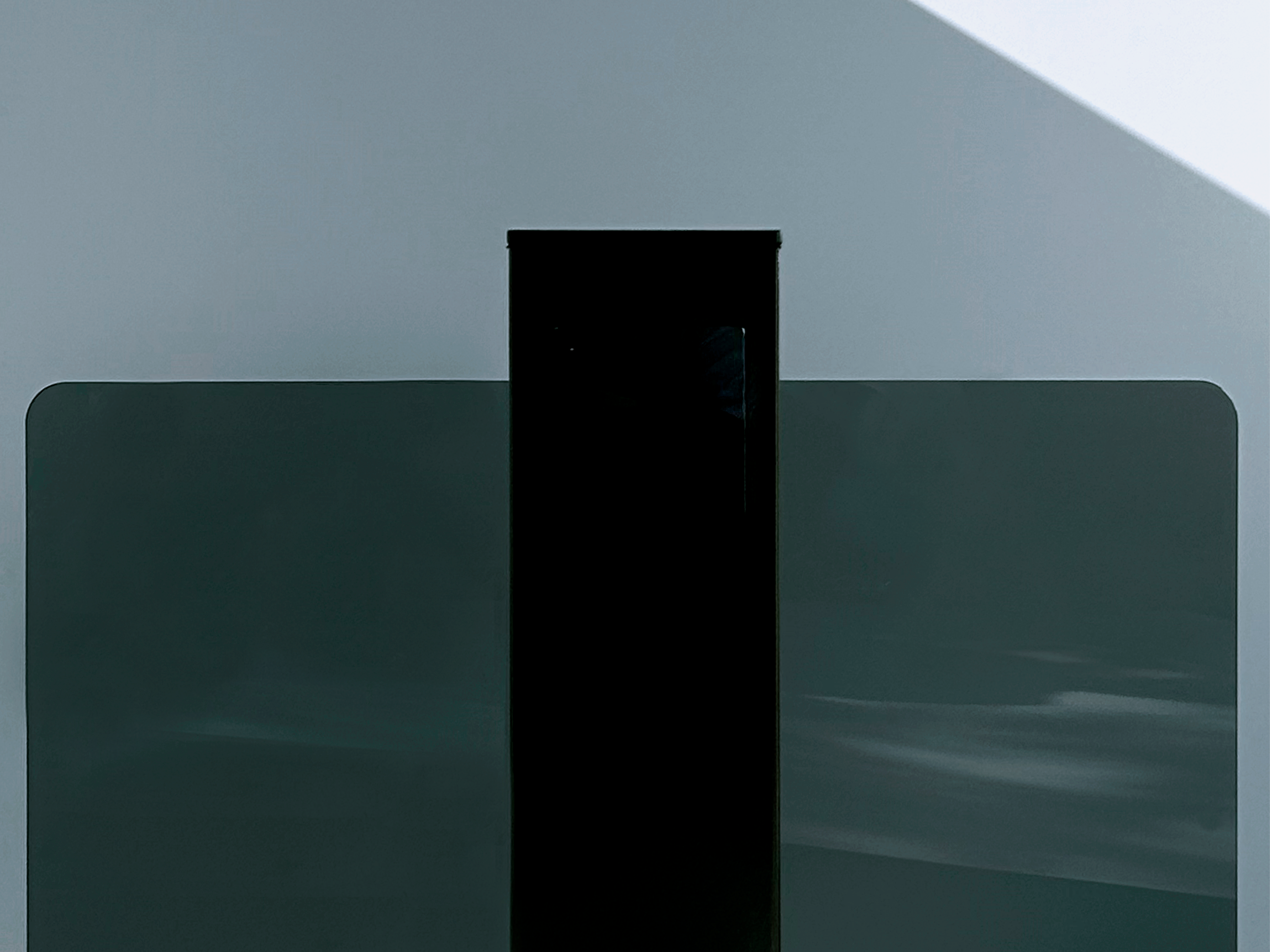 Автоматическое открывание и закрывание по командам с датчиков, пульта или СКУД.